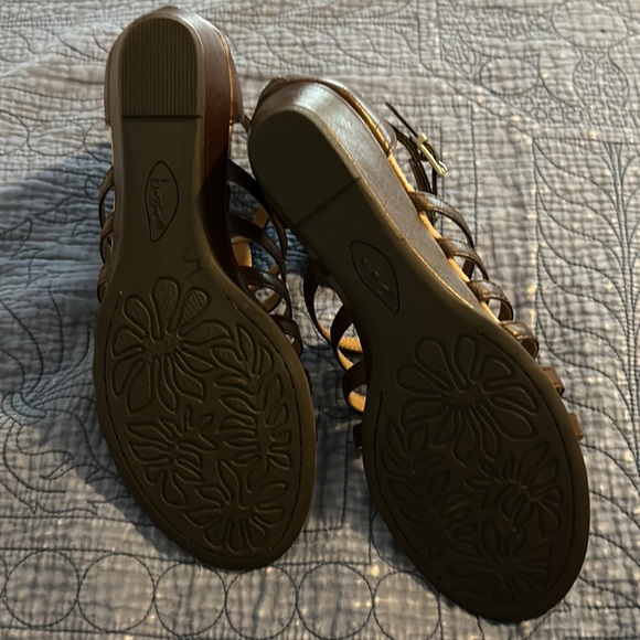 b.o.c  sandals, with zipper and back. - Picture 3 of 3